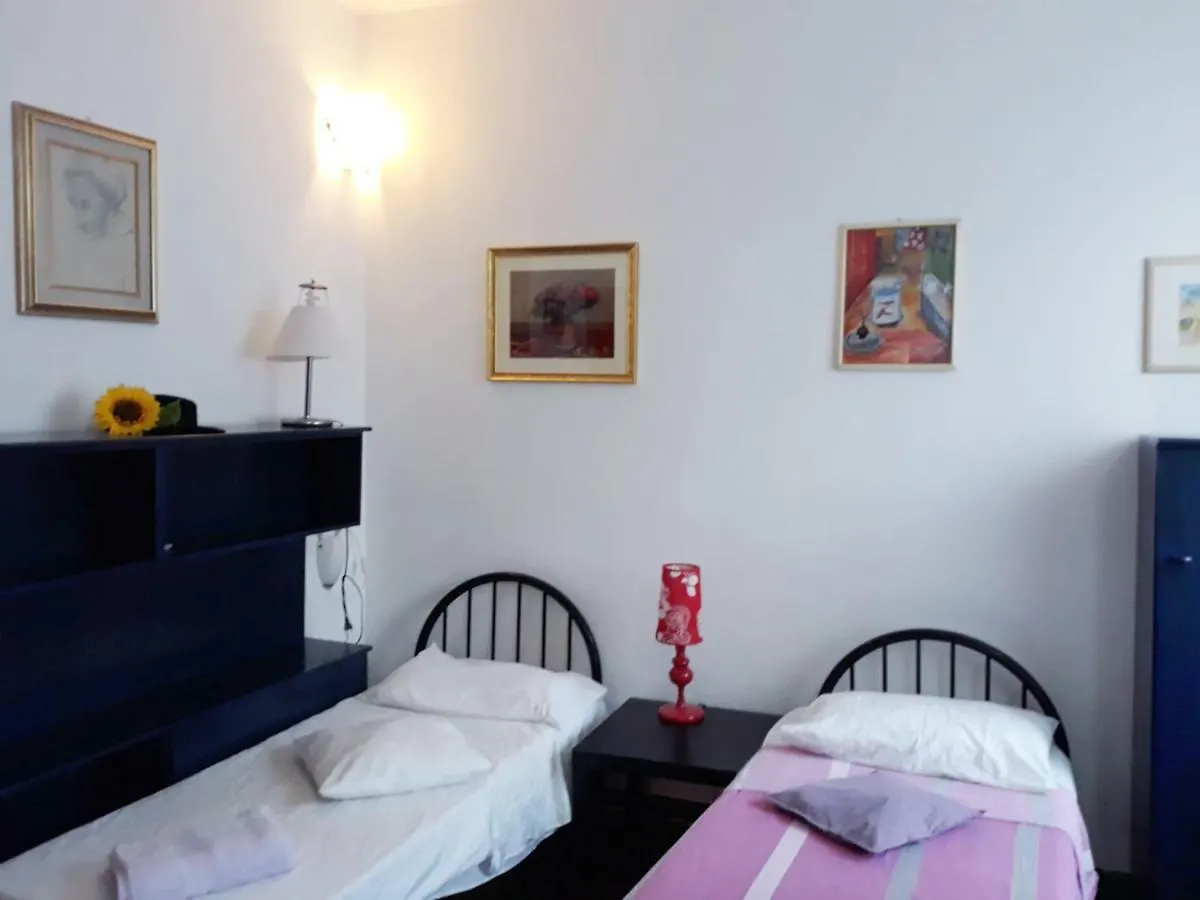 ***  Bed In Siena Guest House إيطاليا